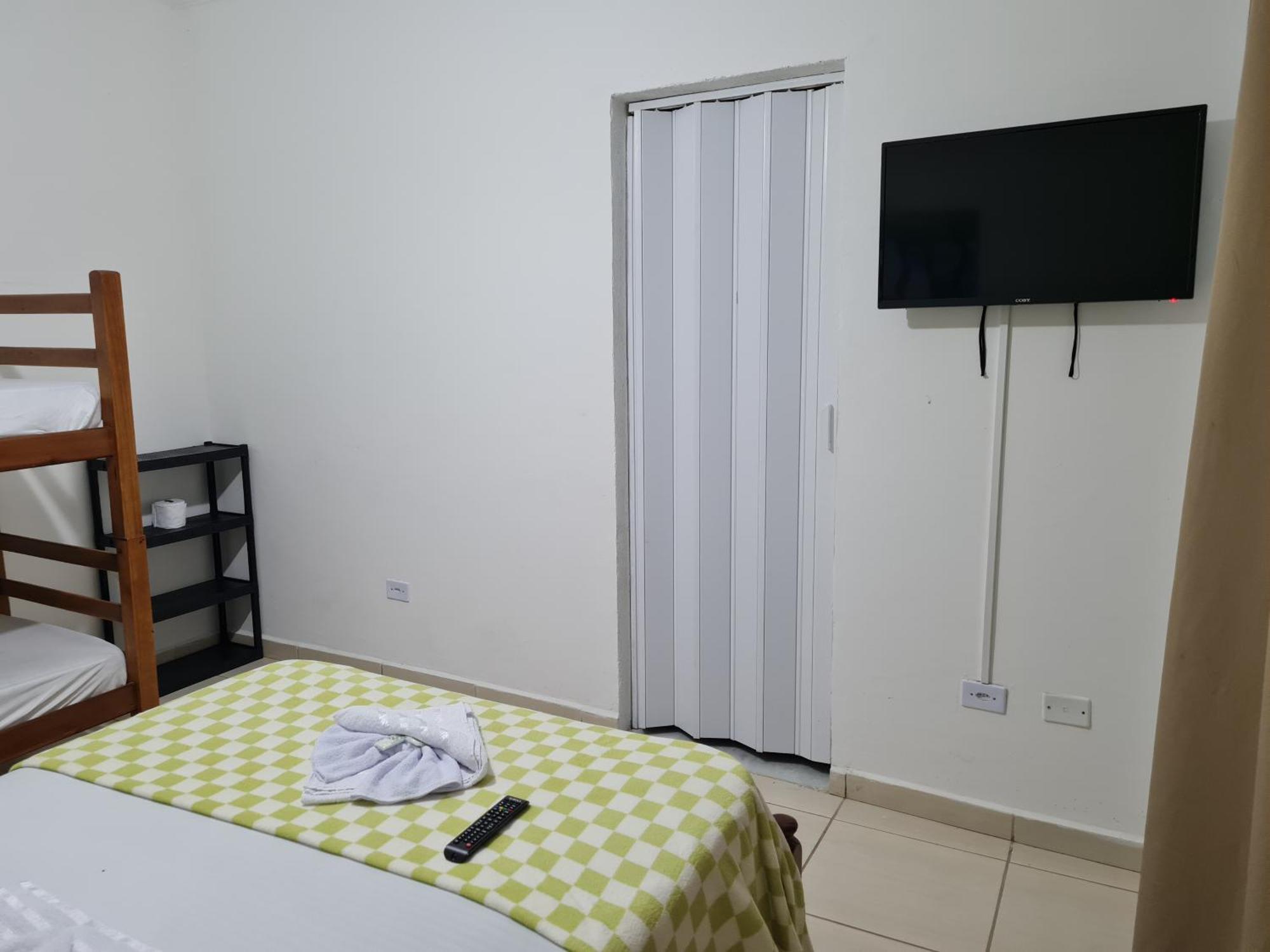 Porto Suítes Hostal *